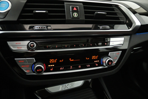 BMW iX3 Executive 80 kWh (SOH 99,4%, PANORAMADAK, CAMERA, STOELVERWARMING, CRUISE ADAPTIEF, SFEERVERLICHTING)