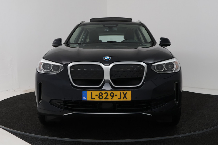BMW iX3 Executive 80 kWh (SOH 99,4%, PANORAMADAK, CAMERA, STOELVERWARMING, CRUISE ADAPTIEF, SFEERVERLICHTING)