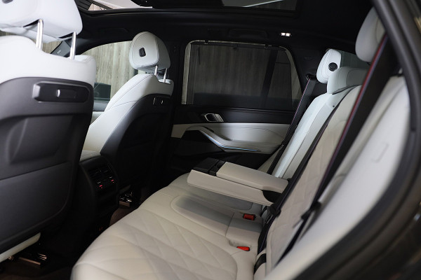 BMW X5 XDrive50e M Line / Head Up / Memory / Leder / HK / Open Pano / 360 Camera / Dode Hoek / Luchtvering / 22 Inch