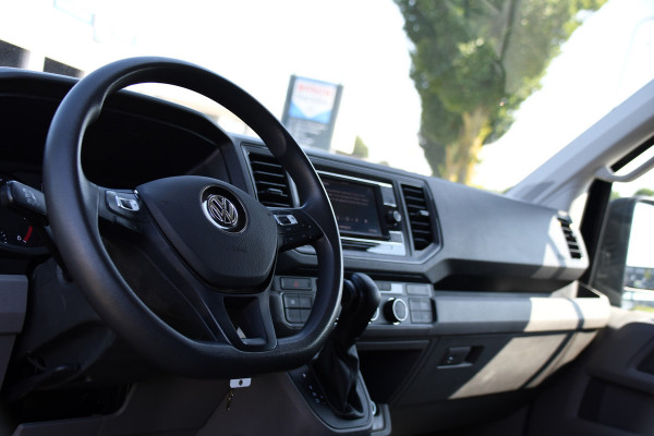 Volkswagen Crafter 35 2.0 TDI L3H3 RWD Black Edition Camera, Adaptieve Cruise, 3500kg Trekhaak, Automaat, LED, Geveerde stoel, 164pk, Massage stoel, Uniek!