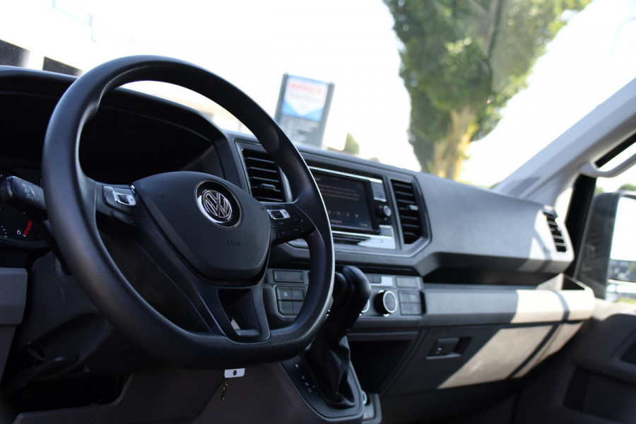 Volkswagen Crafter 35 2.0 TDI L3H3 RWD Black Edition Camera, Adaptieve Cruise, 3500kg Trekhaak, Automaat, LED, Geveerde stoel, 164pk, Massage stoel, Uniek!