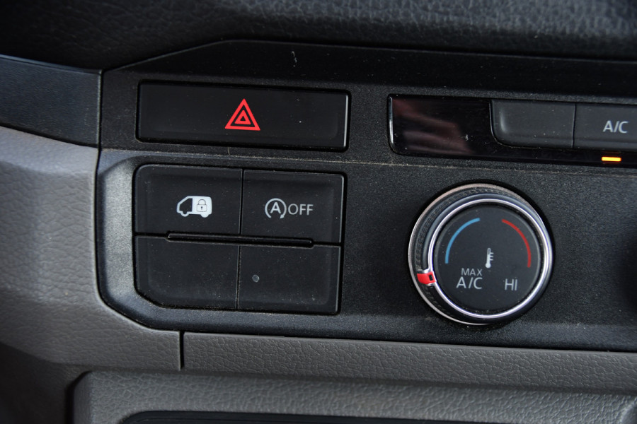 Volkswagen Crafter 35 2.0 TDI L3H3 RWD Black Edition Camera, Adaptieve Cruise, 3500kg Trekhaak, Automaat, LED, Geveerde stoel, 164pk, Massage stoel, Uniek!