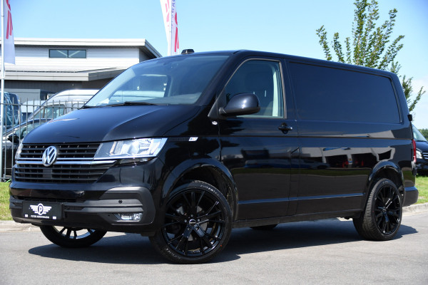 Volkswagen Transporter 2.0 TDI L1H1 30 Black Edition Camera, Cruise, Caprlay, 150pk, automaat, Multimedia, Trekhaak, Sensoren, Laadruimte betimmering, Uniek!