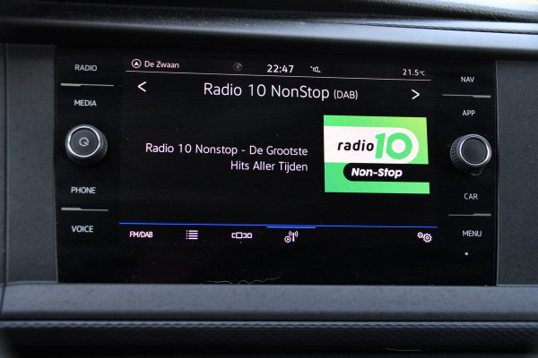 Volkswagen Transporter 2.0 TDI L1H1 30 Black Edition Camera, Cruise, Caprlay, 150pk, automaat, Multimedia, Trekhaak, Sensoren, Laadruimte betimmering, Uniek!