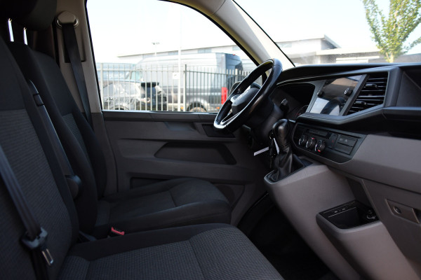 Volkswagen Transporter 2.0 TDI L1H1 30 Black Edition Camera, Cruise, Caprlay, 150pk, automaat, Multimedia, Trekhaak, Sensoren, Laadruimte betimmering, Uniek!