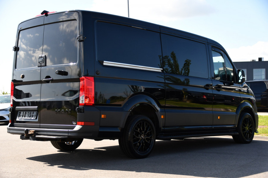 MAN TGE 3.180 35 2.0 L3H2 4x4 Black Edition Camera, Cruise, Carplay, LED, 177pk, Stoelverwarming, Multimedia, Automaat, Sensoren, Trekhaak, Uniek!