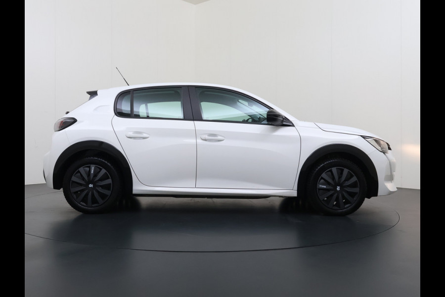 Peugeot e-208 EV 5Drs 50kWh All-Season Banden Navi Apple Carplay Android Auto Ecc Cruise Control Active SOH 87% Bluetooth Regen-Lichtsensor DAB Led Isofix 1e Eigenaar Origineel Nederlandse Auto