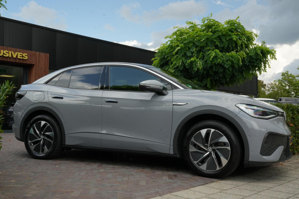 Volkswagen ID.5 Pro 77 kWh Warmtepomp Emergency braking DAB Stuurwiel verwarmd Sfeerverlichting Verkeersborddetectie Getint glas Grootlicht ass. Botsherkenning Navi