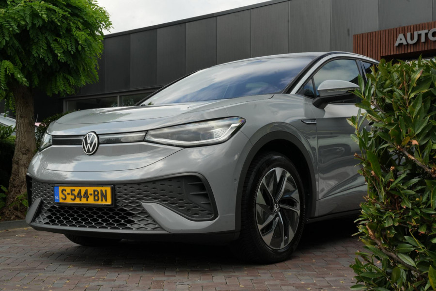 Volkswagen ID.5 Pro 77 kWh Warmtepomp Emergency braking DAB Stuurwiel verwarmd Sfeerverlichting Verkeersborddetectie Getint glas Grootlicht ass. Botsherkenning Navi