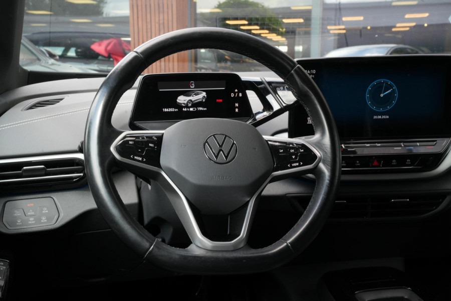 Volkswagen ID.5 Pro 77 kWh Warmtepomp Emergency braking DAB Stuurwiel verwarmd Sfeerverlichting Verkeersborddetectie Getint glas Grootlicht ass. Botsherkenning Navi