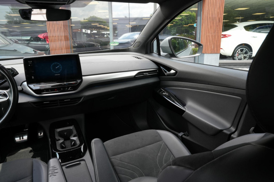 Volkswagen ID.5 Pro 77 kWh Warmtepomp Emergency braking DAB Stuurwiel verwarmd Sfeerverlichting Verkeersborddetectie Getint glas Grootlicht ass. Botsherkenning Navi