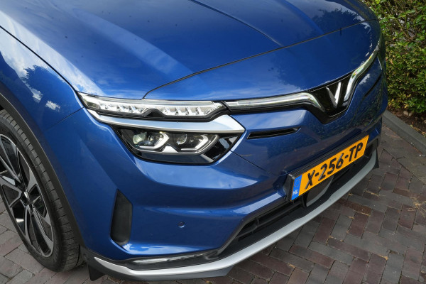 VinFast VF8 Plus 87.7 kWh Apple carplay Cruise control adaptief DAB Mistlampen voor Bots waarschuwing Stuurwielverw.
