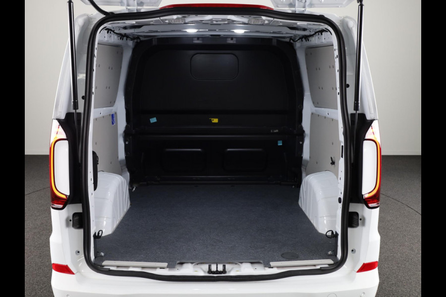 Volkswagen e-Transporter Kombi 34 L2H1 Style 64 kWh DC 218 pk | Navigatie | Warmtepomp | Parkeersensoren | Achteruitrijcamera | Adaptieve cruise control |