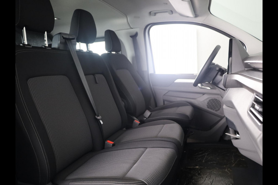 Volkswagen e-Transporter Kombi 34 L2H1 Style 64 kWh DC 218 pk | Navigatie | Warmtepomp | Parkeersensoren | Achteruitrijcamera | Adaptieve cruise control |