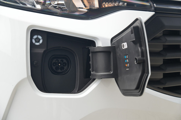 Ford Transit Custom 340 2.5 PHEV L2H1 Kombi Trend 9 zits - Carplay - Camera - Navigatie - Airco achterin - Verwarmd stuurwiel - Rijklaar