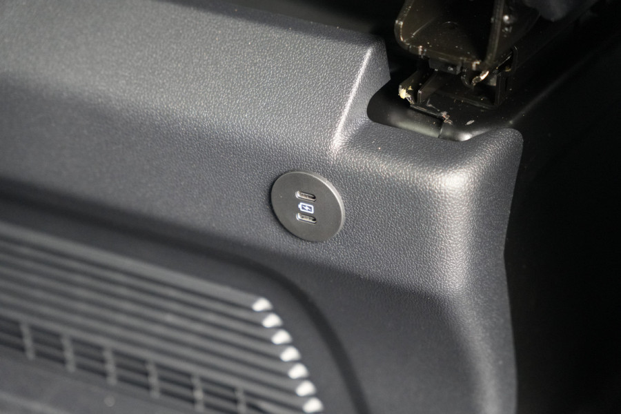Ford Transit Custom 340 2.5 PHEV L2H1 Kombi Trend 9 zits - Carplay - Camera - Navigatie - Airco achterin - Verwarmd stuurwiel - Rijklaar