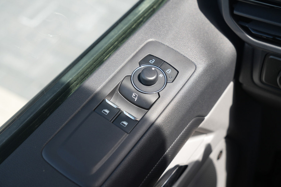 Ford E-Transit Custom 340 L2H1 Sport 71 kWh 218pk - ACC - DDS LED - Pro Power - Verwarmd stuurwiel - Navi - 360 Camera - Rijklaar