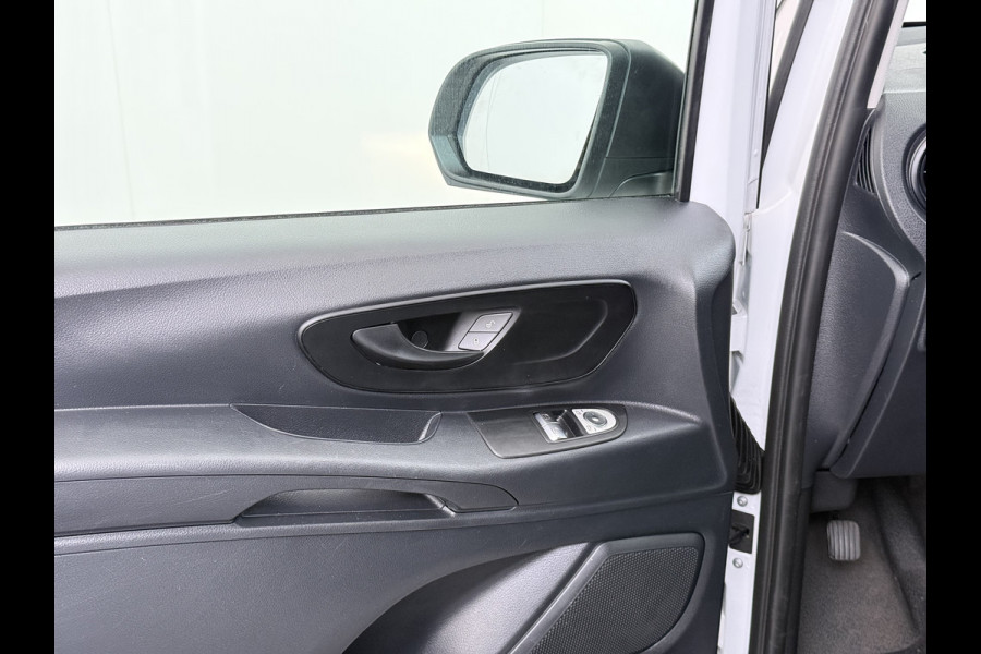 Mercedes-Benz Vito 110CDI Extra Lang 3-Persoons Camera Oprijplaat Airco Bluetooth Licht-/regensensor Betonplex Vloer Wandbetimmering Sidebars Euro 6 Origineel Nederlandse Auto