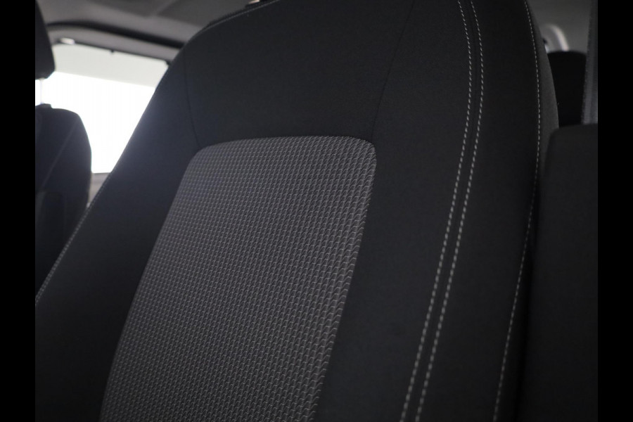 Volkswagen Transporter 2.0 TDI L2H1 30 Bulli Intro DC 170 pk Automaat | Verlengde garantie | Navigatie | Trekhaak | Parkeersensoren | Rondomzicht camera | Dubbele cabine |
