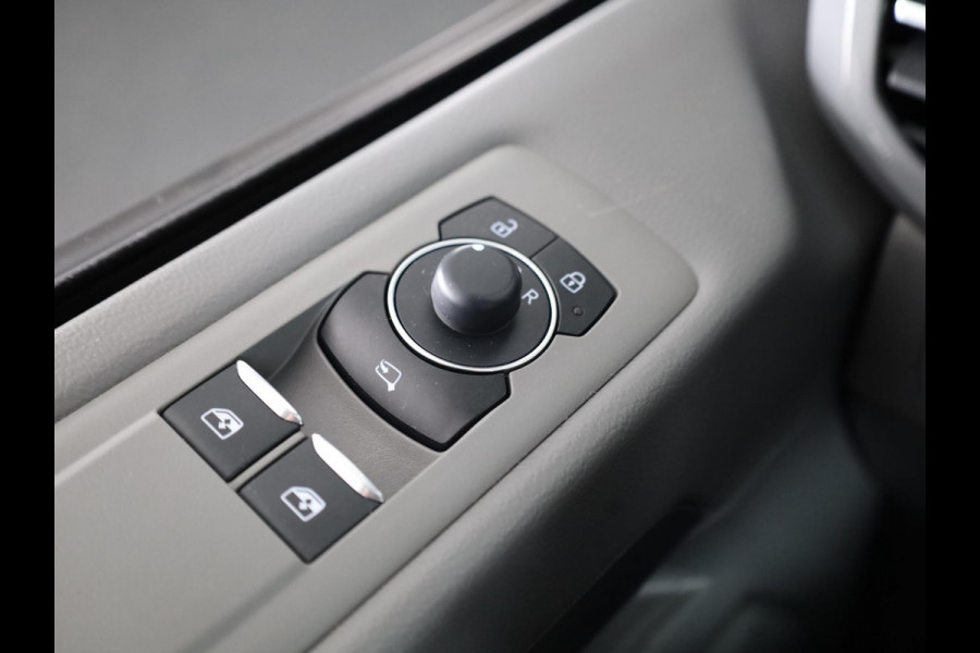 Volkswagen Transporter 2.0 TDI L2H1 30 Bulli Intro DC 170 pk Automaat | Verlengde garantie | Navigatie | Trekhaak | Parkeersensoren | Rondomzicht camera | Dubbele cabine |