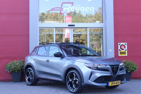Alfa Romeo junior 1.2 145PK IBRIDA SPECIALE | PANORAMA SCHUIF/KANTEL DAK | TECHNO PACK: LED MATRIX KOPLAMPEN/AUTOMATISCH DIMMENDE BINNENSPIEGEL/DRAADLOZE TELEFOONLADER/ELEKTRISCH VERSTELBARE EN VERWARMBARE ZIJSPIEGELS MET DODEHOEK DETECTIE, ELEKTRISCH INKLAPBAAR/NAVIGATIE/HANDS-FREE ACHTERKLEP/KEYLESS ENTRY/USB TYPE C/ADAPTIVE CRUISE CONTROL MET LANE CENTERING EN FILE-ASSISTENT/ACHTERUITRIJ CAMERA MET DYNAMISCHE RIJLIJNEN/AUDIOSYSTEEM MET 6 SPEAKERS | PREMIUM PACK: "SPIGA" STOFFEN/ECOLEDER BEKLEDING MET RODE ACCENTEN - 6-VOUDIG ELEKTRISCH VERSTELBARE BESTUURDERSSTOEL, 6-VOUDIG VERSTELBA