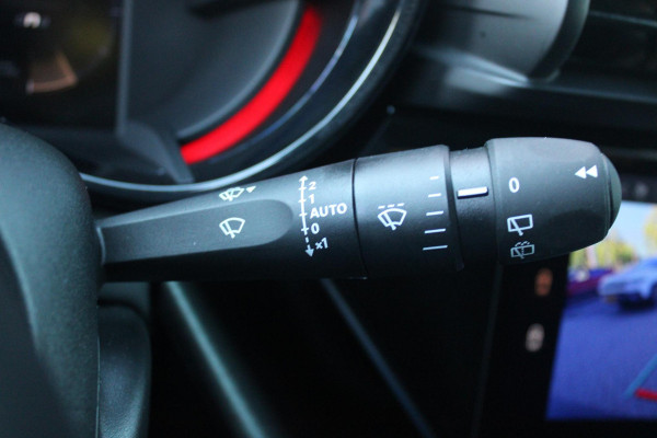 Alfa Romeo junior 1.2 145PK IBRIDA SPECIALE | PANORAMA SCHUIF/KANTEL DAK | TECHNO PACK: LED MATRIX KOPLAMPEN/AUTOMATISCH DIMMENDE BINNENSPIEGEL/DRAADLOZE TELEFOONLADER/ELEKTRISCH VERSTELBARE EN VERWARMBARE ZIJSPIEGELS MET DODEHOEK DETECTIE, ELEKTRISCH INKLAPBAAR/NAVIGATIE/HANDS-FREE ACHTERKLEP/KEYLESS ENTRY/USB TYPE C/ADAPTIVE CRUISE CONTROL MET LANE CENTERING EN FILE-ASSISTENT/ACHTERUITRIJ CAMERA MET DYNAMISCHE RIJLIJNEN/AUDIOSYSTEEM MET 6 SPEAKERS | PREMIUM PACK: "SPIGA" STOFFEN/ECOLEDER BEKLEDING MET RODE ACCENTEN - 6-VOUDIG ELEKTRISCH VERSTELBARE BESTUURDERSSTOEL, 6-VOUDIG VERSTELBA