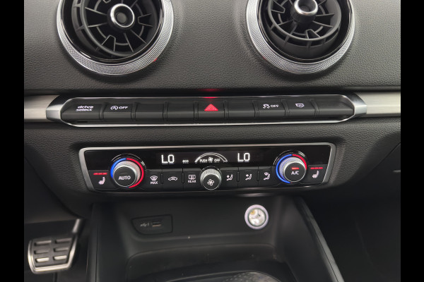 Audi A3 Sportback 35 TFSI S edition Aut. *PANO | LEATHER-FABRIC | DIGI-COCKPIT | NAVI-FULLMAP | HEATED-SPORTSEATS | PRIVACY-GLASS | ECC | PDC | CRUISE | 18''ALU*