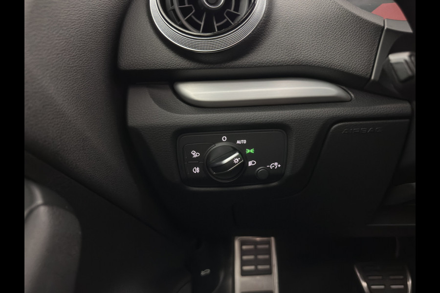 Audi A3 Sportback 35 TFSI S edition Aut. *PANO | LEATHER-FABRIC | DIGI-COCKPIT | NAVI-FULLMAP | HEATED-SPORTSEATS | PRIVACY-GLASS | ECC | PDC | CRUISE | 18''ALU*
