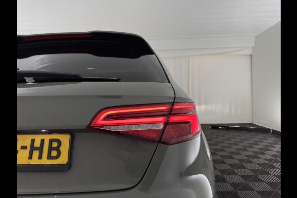 Audi A3 Sportback 35 TFSI S edition Aut. *PANO | LEATHER-FABRIC | DIGI-COCKPIT | NAVI-FULLMAP | HEATED-SPORTSEATS | PRIVACY-GLASS | ECC | PDC | CRUISE | 18''ALU*