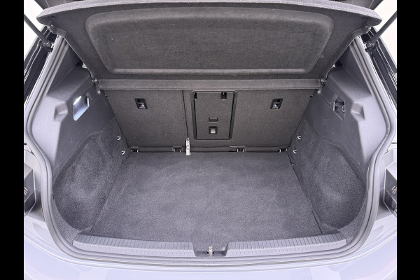 Volkswagen ID.3 First Plus 62kWh Trekhaak Adap.Cruise SOH 93% Camera Stoel+Stuurverwarming Navi-Pro Apple Carplay Android Auto Pdc Keyless advanced Matrix-Led Privacy Glas Lmv DAB Lmv 19" Isofix 1e Eigenaar Origineel Nederlandse Auto