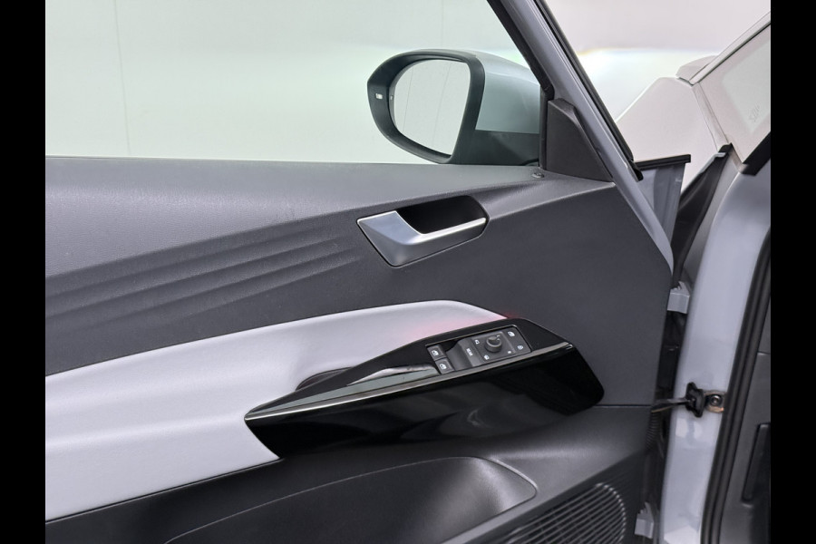 Volkswagen ID.3 First Plus 62kWh Trekhaak Adap.Cruise SOH 93% Camera Stoel+Stuurverwarming Navi-Pro Apple Carplay Android Auto Pdc Keyless advanced Matrix-Led Privacy Glas Lmv DAB Lmv 19" Isofix 1e Eigenaar Origineel Nederlandse Auto