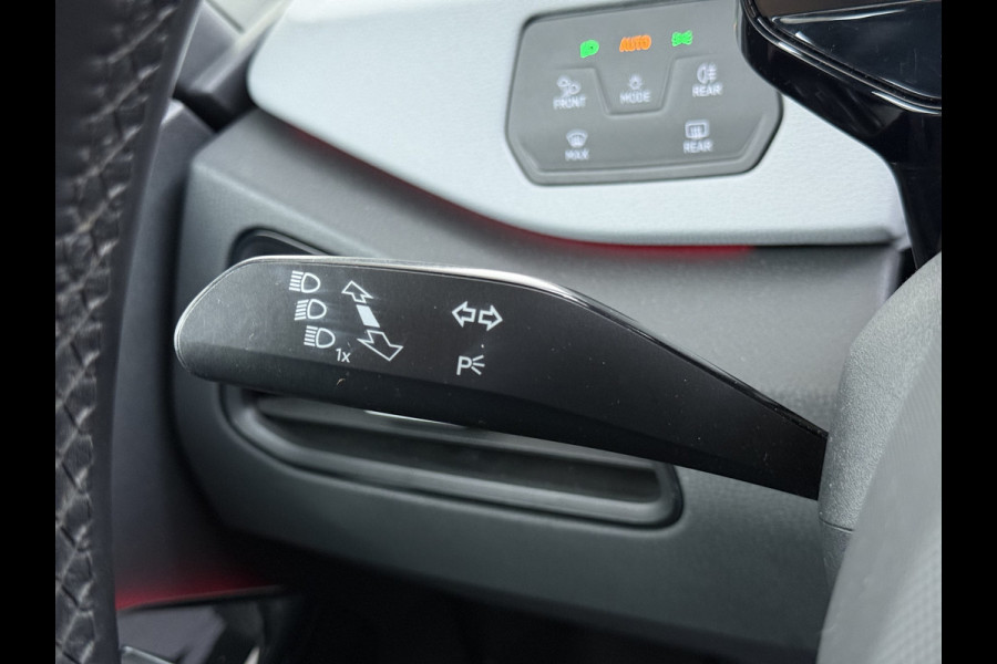 Volkswagen ID.3 First Plus 62kWh Trekhaak Adap.Cruise SOH 93% Camera Stoel+Stuurverwarming Navi-Pro Apple Carplay Android Auto Pdc Keyless advanced Matrix-Led Privacy Glas Lmv DAB Lmv 19" Isofix 1e Eigenaar Origineel Nederlandse Auto