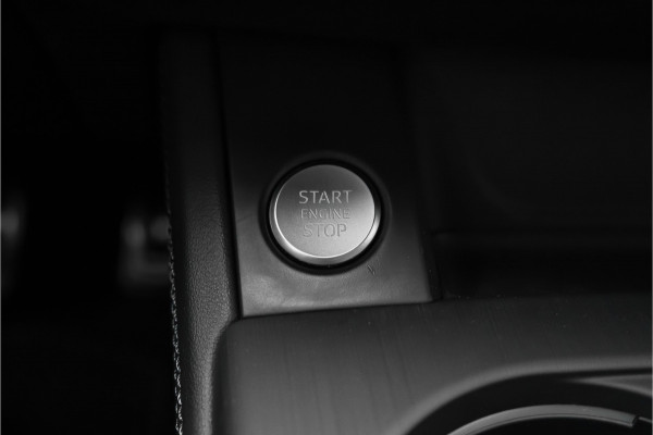 Audi A4 Avant 2.0 TFSI MHEV Automaat Leder/Alcantara CarPlay 19"