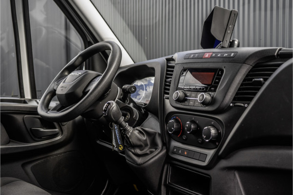 Iveco Daily **35S16V 2.3 L4H2 | Euro 6 | 157 PK | Airco | Camera | 3500 KG Trekgewicht | MF Stuur | 3-Persoons**