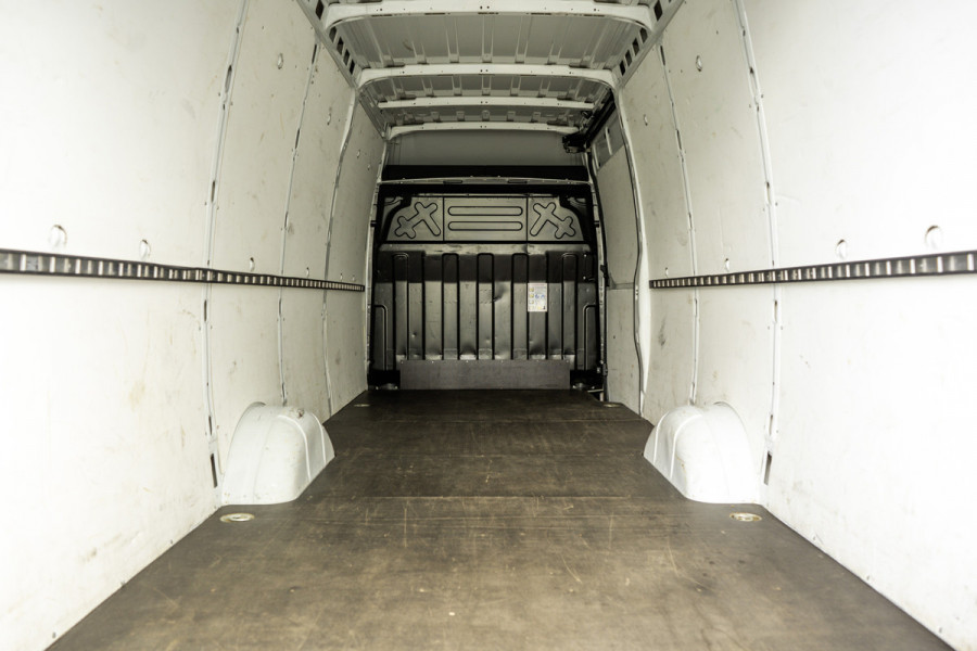 Iveco Daily **35S16V 2.3 L4H2 | Euro 6 | 157 PK | Airco | Camera | 3500 KG Trekgewicht | MF Stuur | 3-Persoons**