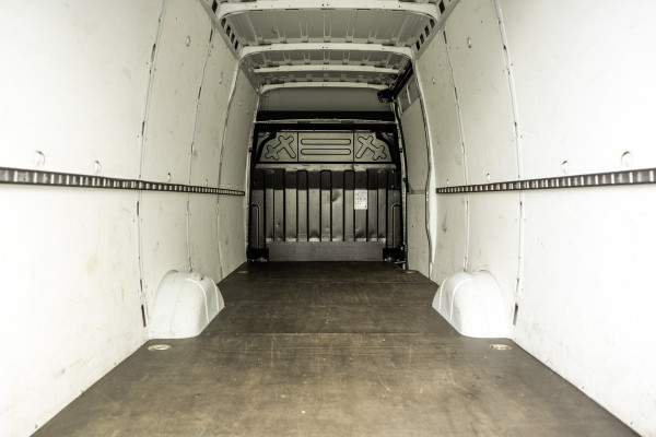 Iveco Daily **35S16V 2.3 L4H2 | Euro 6 | 157 PK | Airco | Camera | 3500 KG Trekgewicht | MF Stuur | 3-Persoons**