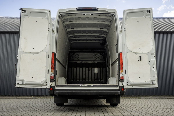 Iveco Daily **35S16V 2.3 L4H2 | Euro 6 | 157 PK | Airco | Camera | 3500 KG Trekgewicht | MF Stuur | 3-Persoons**