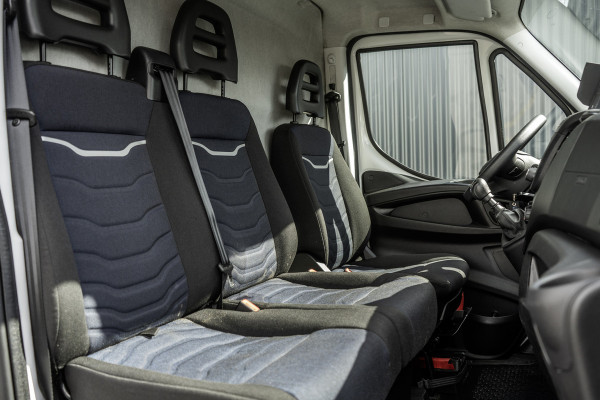 Iveco Daily **35S16V 2.3 L4H2 | Euro 6 | 157 PK | Airco | Camera | 3500 KG Trekgewicht | MF Stuur | 3-Persoons**