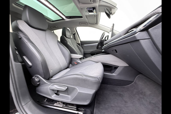 Škoda ENYAQ iV 80 Warmtepomp Panoramadak Adap.Cruise 3-Zone Ecc Camera Stoel+Stuurverwarming Draadloze telefoonlader Elek.Achterklep Keyless Matrix Led File assistent Lmv 20"