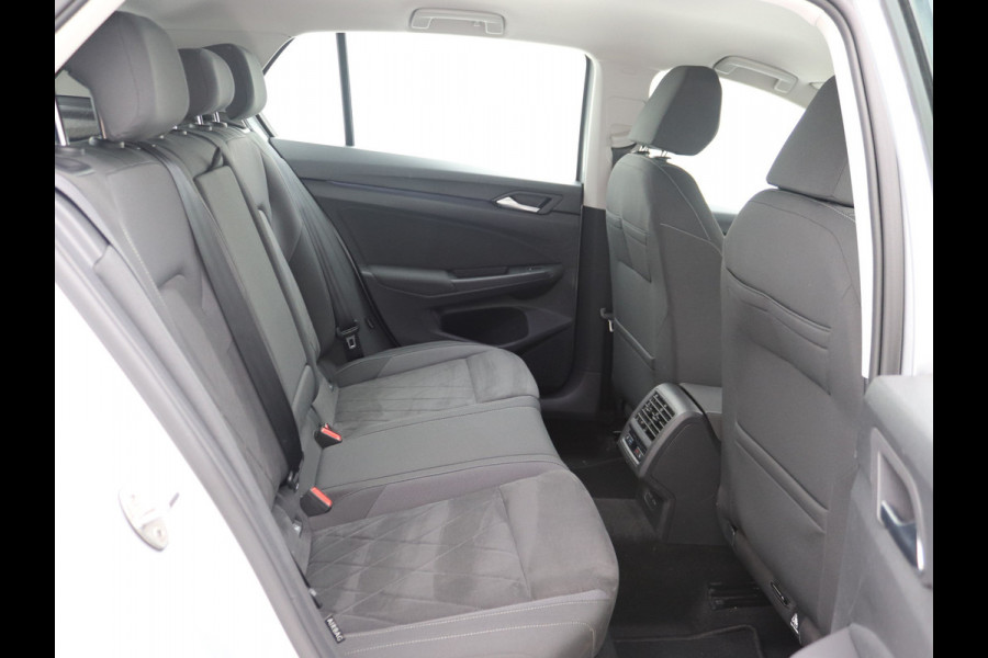 Volkswagen Golf 1.5 eTSI Style ACC, Led, Massage, Trekhaak