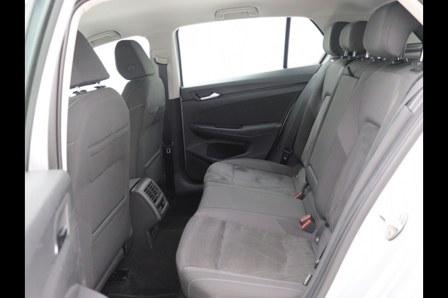 Volkswagen Golf 1.5 eTSI Style ACC, Led, Massage, Trekhaak
