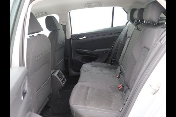 Volkswagen Golf 1.5 eTSI Style ACC, Led, Massage, Trekhaak