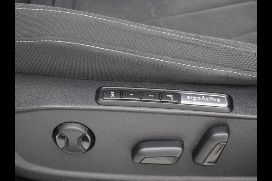 Volkswagen Golf 1.5 eTSI Style ACC, Led, Massage, Trekhaak