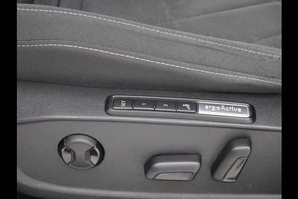 Volkswagen Golf 1.5 eTSI Style ACC, Led, Massage, Trekhaak