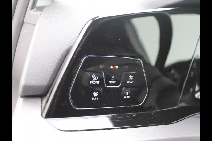 Volkswagen Golf 1.5 eTSI Style ACC, Led, Massage, Trekhaak