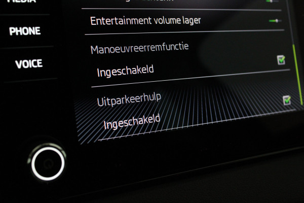 Škoda Karoq 1.5 TSI ACT Style > Camera/Trekhaak/Stoelverwarming/18 inch...
