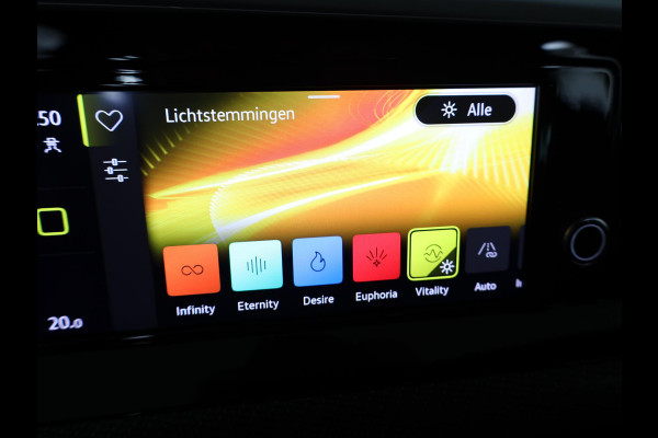 Volkswagen Golf 1.5 TSI R-Line 130 pk | Navigatie via App | Parkeersensoren | Autom. airco | LED koplampen | Apple Carplay/Android Auto | R-Line |