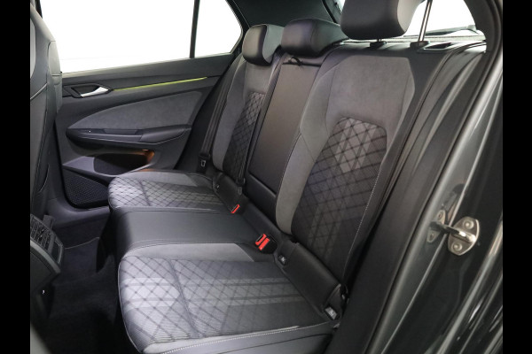 Volkswagen Golf 1.5 TSI R-Line 130 pk | Navigatie via App | Parkeersensoren | Autom. airco | LED koplampen | Apple Carplay/Android Auto | R-Line |