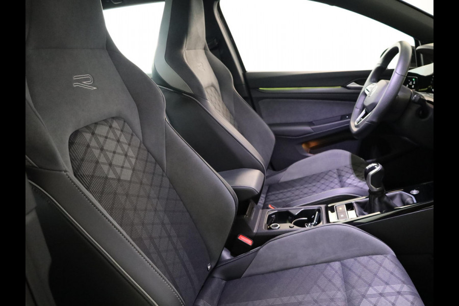 Volkswagen Golf 1.5 TSI R-Line 130 pk | Navigatie via App | Parkeersensoren | Autom. airco | LED koplampen | Apple Carplay/Android Auto | R-Line |
