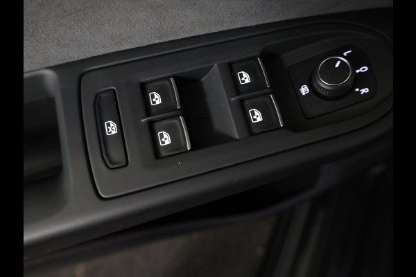 Volkswagen Golf 1.5 TSI R-Line 130 pk | Navigatie via App | Parkeersensoren | Autom. airco | LED koplampen | Apple Carplay/Android Auto | R-Line |